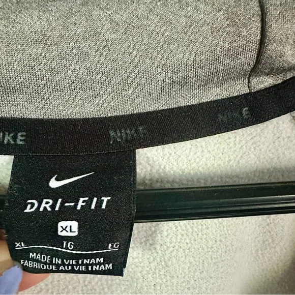 🥂SOLD🥂NIKE Dri-Fit XL Men’s Grey Zip Hooded Jacket - Picture 4 of 7
